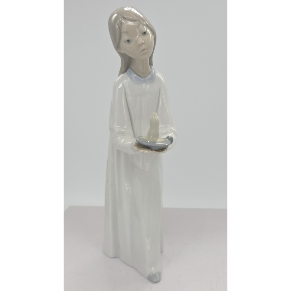 LLADRO Porcelain Figurine Girl Holding Lit Candle Handmade In Spain #4868 *READ*